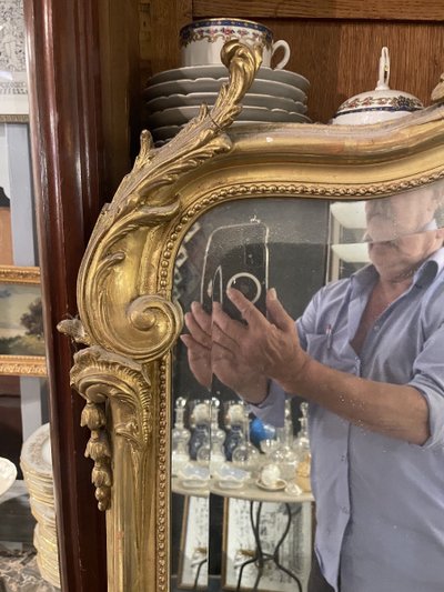 Miroir d’époque Napoléon III en bois doré de style Louis XV 