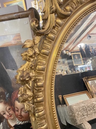 Ovaler Spiegel aus vergoldetem Holz aus der Zeit Napoleons III.