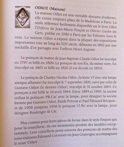 Pelle à fraises et saupoudreuse Odiot.