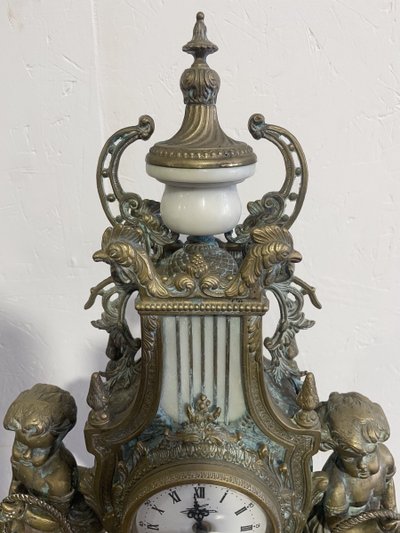 Neoclassical clock in marble and bronze from the 19th century
