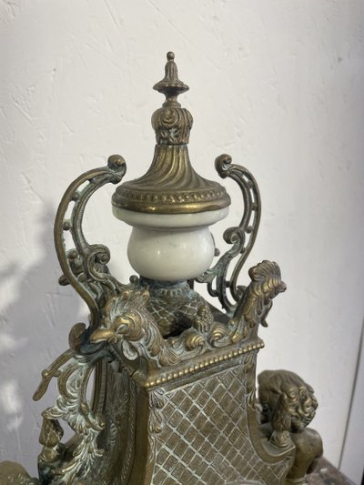 Neoclassical clock in marble and bronze from the 19th century