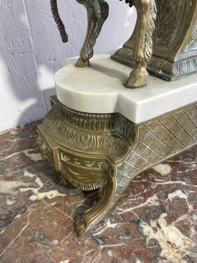 Neoclassical clock in marble and bronze from the 19th century