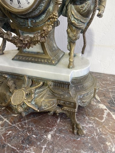 Neoclassical clock in marble and bronze from the 19th century