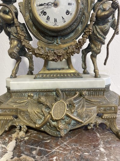 Neoclassical clock in marble and bronze from the 19th century