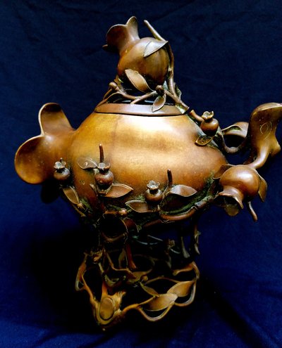 BRULE PARFUN BRONZE PATINE - CHINE - VIETNAM - MODELE A LA GRENADE ECLATEE - XIXEME -