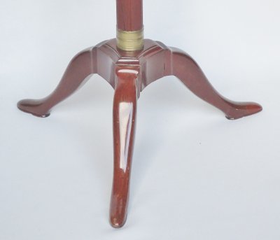 Light-bearing pedestal table, 18th century.