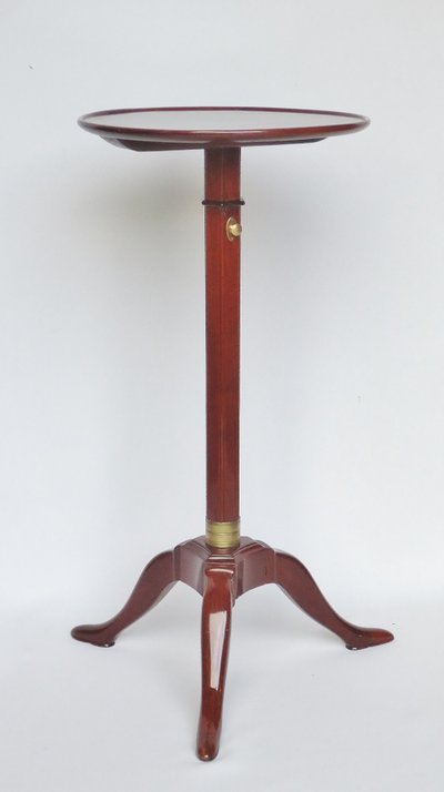 Light-bearing pedestal table, 18th century.