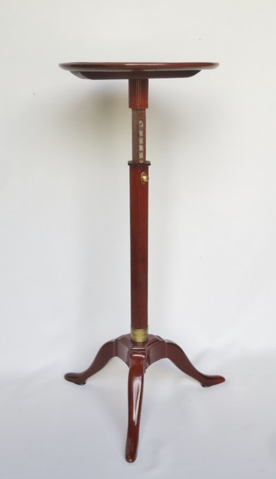 Light-bearing pedestal table, 18th century.