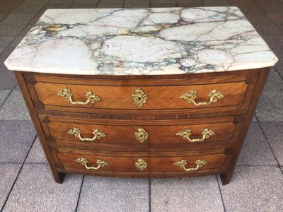 Une commode de style Louis XIV- Régence en marqueterie