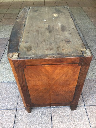 Une commode de style Louis XIV- Régence en marqueterie