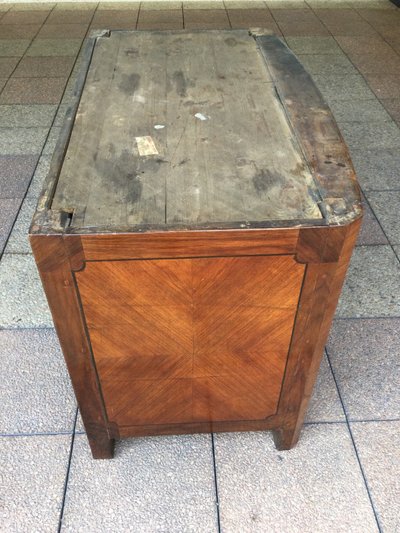 Une commode de style Louis XIV- Régence en marqueterie