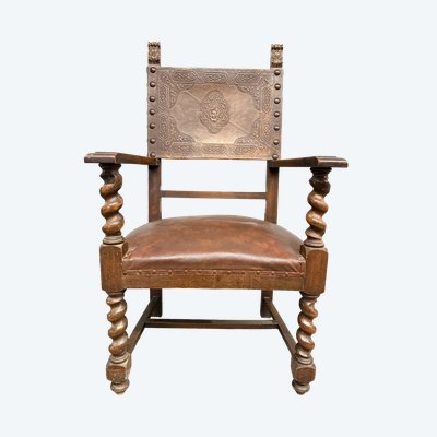 Fauteuil ancien néo-Renaissance avec accoudoirs et cuir imprimé, XIXe siècle. 50x63x55cm