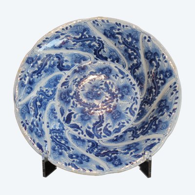 Dish with swirling decoration
