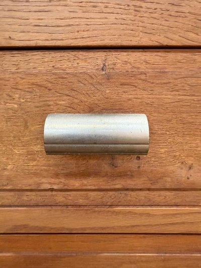 Postboten-Handelsmöbel in einem Sideboard und einer Kommode aus massiver Eiche, 1950