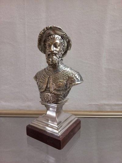 Busto del XIX secolo in bronzo argentato e marmo rosso