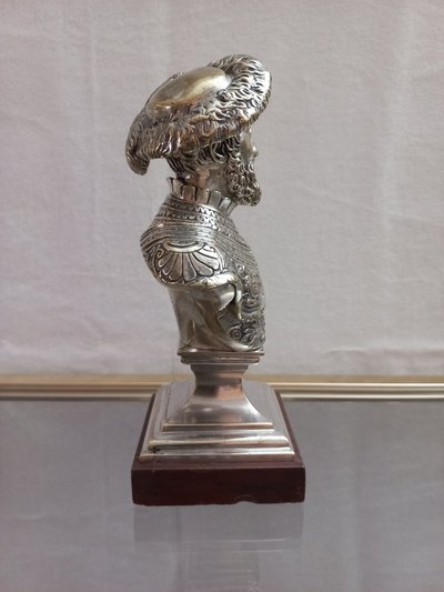 Busto del XIX secolo in bronzo argentato e marmo rosso