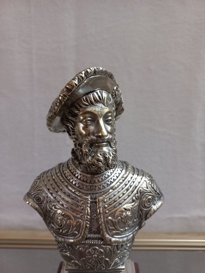 Busto del XIX secolo in bronzo argentato e marmo rosso