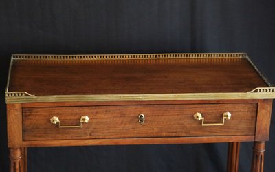 Console Louis XVI, walnut, XVIIIth century