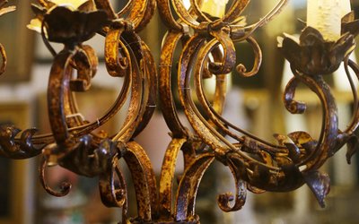 Lampadario a gabbia in ferro battuto