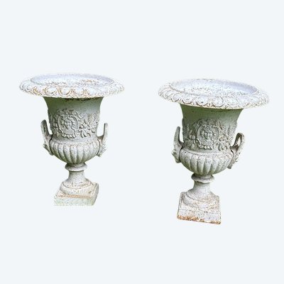 Pair of large Medici vases, cast iron garden property, fruit masks, 20th century