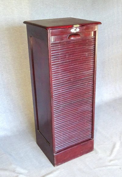 Curtain filing cabinet, by Thonet 1932