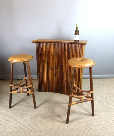 Bar en bambou et ses deux tabourets
