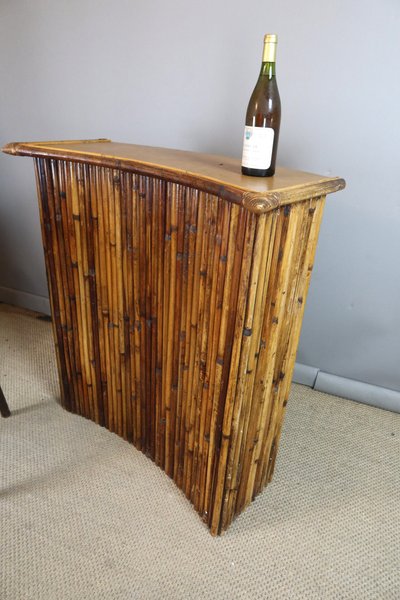 Bar en bambou et ses deux tabourets