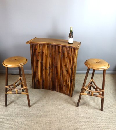 Bar en bambou et ses deux tabourets