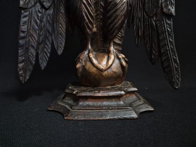 porte montre aigle en bois