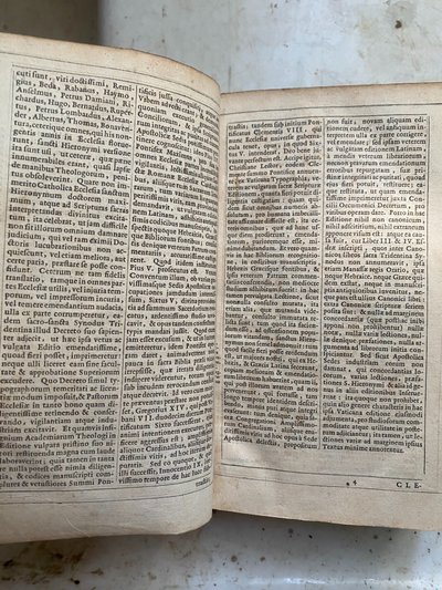 BIBLIA SACRA Vulgatae Editionis Sixti V. Pont. Mr. Iuslu recognized VIII. auctoritate eddita 1682 Col