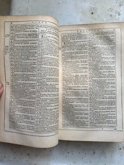 BIBLIA SACRA Vulgatae Editionis Sixti V. Pont. Mr. Iuslu recognized VIII. auctoritate eddita 1682 Col