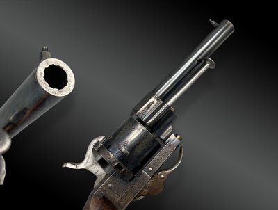 Coffret contenant un REVOLVER LEFAUCHEUX FINITION LUXE Belgique – XIXème siècle.