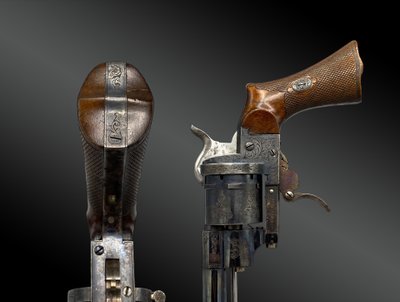 Coffret contenant un REVOLVER LEFAUCHEUX FINITION LUXE Belgique – XIXème siècle.
