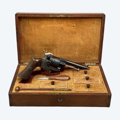 Coffret contenant un REVOLVER LEFAUCHEUX FINITION LUXE Belgique – XIXème siècle.