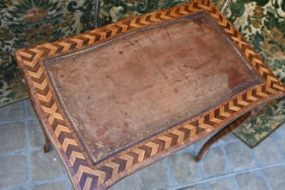 rare table de salon d époque Louis XV  .Attribuée à Adrien Delorme