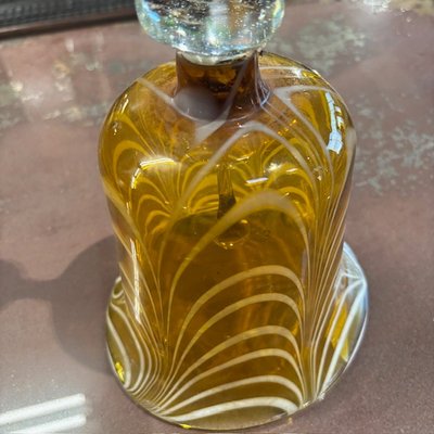 Grande cloche ancienne en verre du XIXe siècle. Jaune et blanc. Dimensions : hauteur 35 cm, diamètre 15 cm.