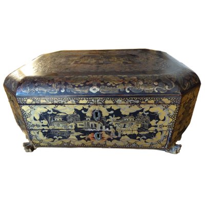 Großes chinesisches Nähkästchen, Schwarz und Gold, Kanton-Lack, Knochenzubehör