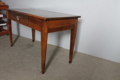 Antique Louis XVI walnut writing table, late 18th century, restored. Dimensions: 136 x 64 cm. Height: 79 cm.