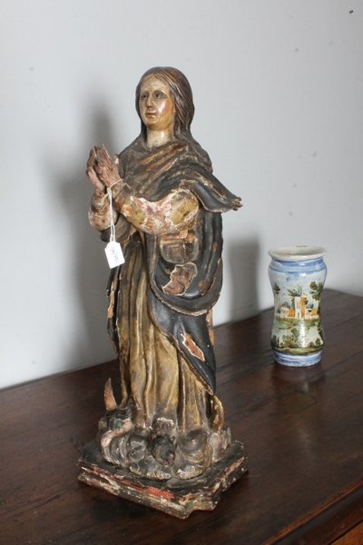 Ancienne sculpture en bois polychrome d'une Vierge, XVIIe siècle. H 46
