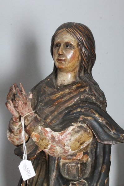 Ancienne sculpture en bois polychrome d'une Vierge, XVIIe siècle. H 46