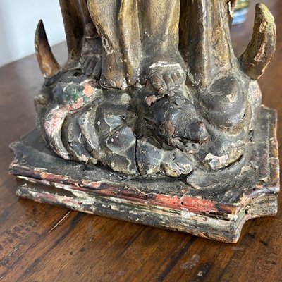 Ancienne sculpture en bois polychrome d'une Vierge, XVIIe siècle. H 46