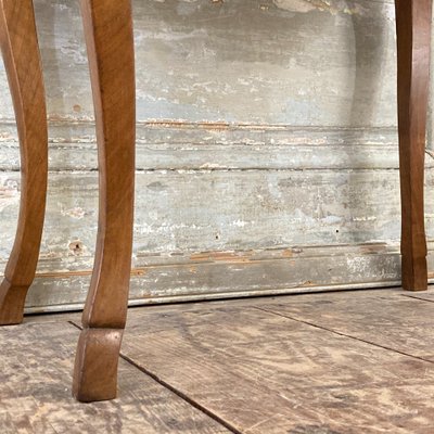 Table de chevet en noyer Louis XV