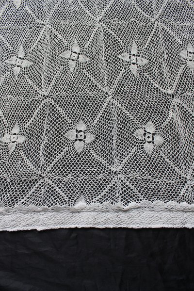 Pair of handmade lace curtains with floral decoration d: 250 x 55 cm each