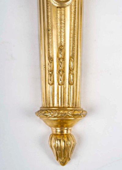 Paire d’Appliques en Bronze Ciselé à Deux Bras de Lumières de style Louis XVI vers 1850