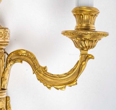 Paire d’Appliques en Bronze Ciselé à Deux Bras de Lumières de style Louis XVI vers 1850