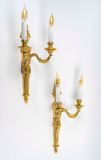 Paire d’Appliques en Bronze Ciselé à Deux Bras de Lumières de style Louis XVI vers 1850