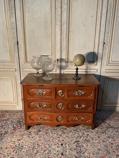 Commode parisienne 18 eme en chêne 