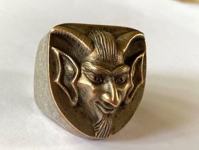 Satanischer Herrenring. Versilberte Bronze aus dem 19. Jahrhundert. 1874. Teufel. Esoterisch.