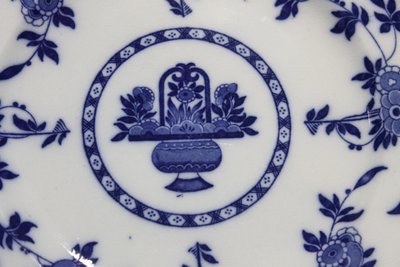 24 englische Steingutteller von Minton, Delfter Blau-Dekor, spätes 19. Jahrhundert
