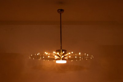Strahlender Kronleuchter aus Glasröhren. Zeitgenössisches Design. LS64491709P